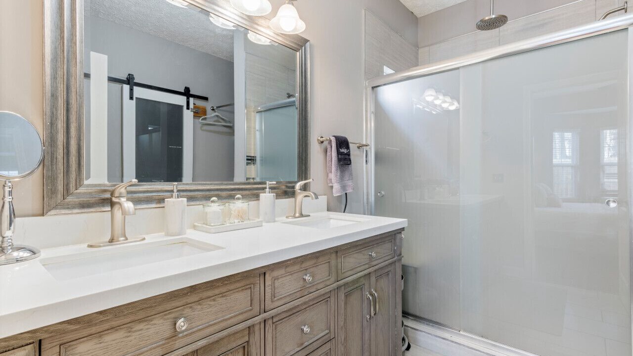 Photo of Bathroom in Hurwood Heights