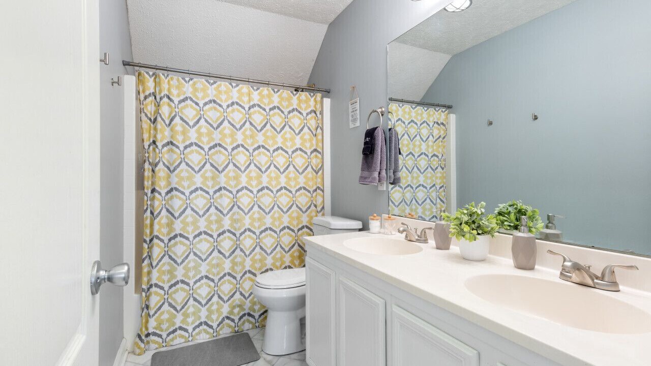 Photo of Bathroom in Hurwood Heights