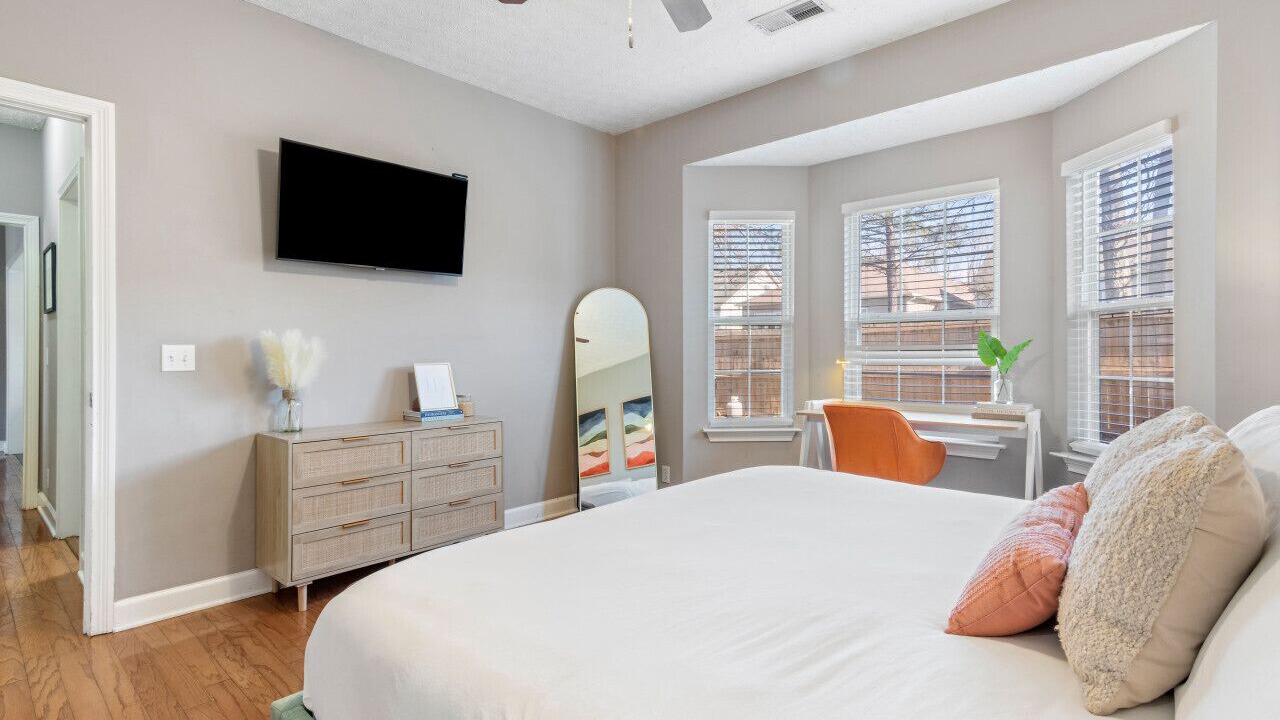 Photo of Bedroom in Hurwood Heights