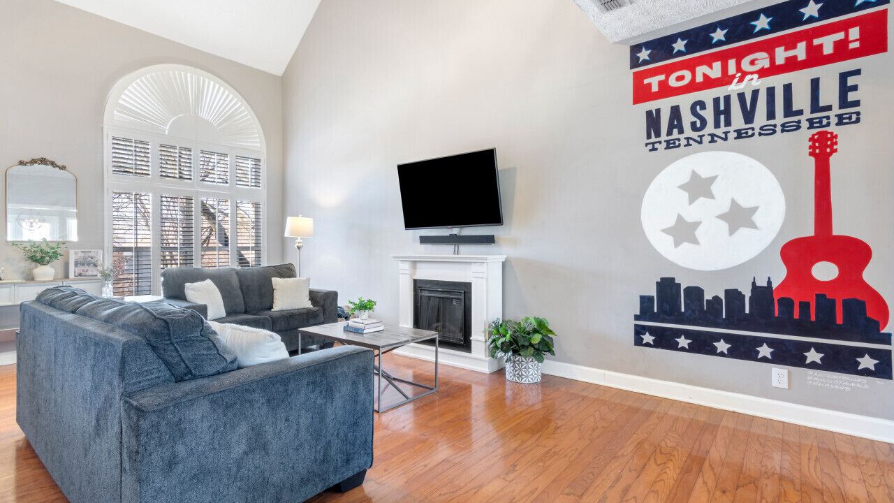 Photo of Livingroom in Hurwood Heights