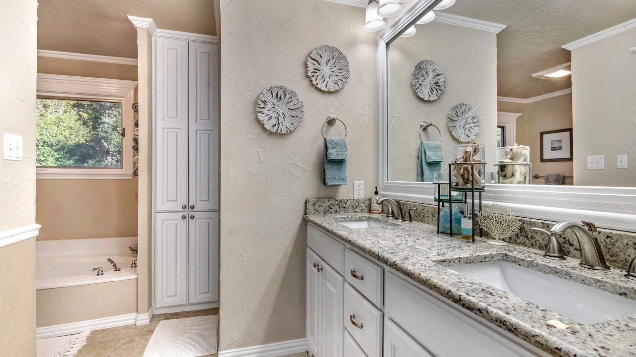 Photo of Bathroom in Holly Lake Ranch