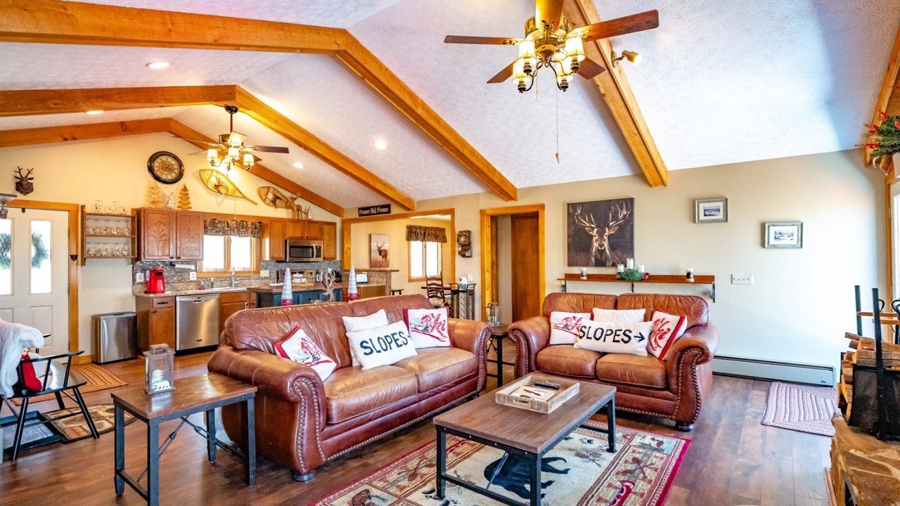 Photo of Livingroom in Old Timberline