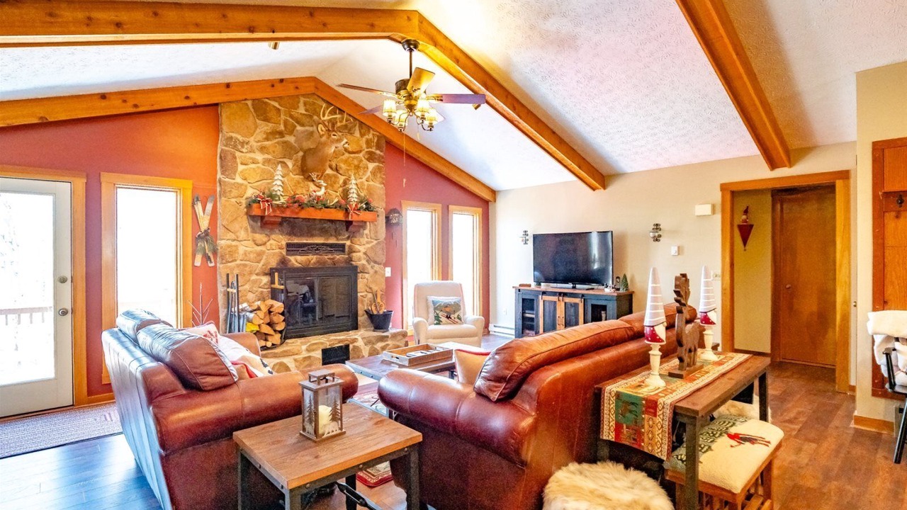 Photo of Livingroom in Old Timberline