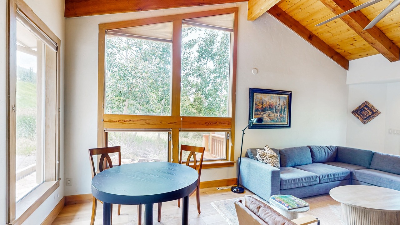 Photo of Livingroom in Highland Meadows