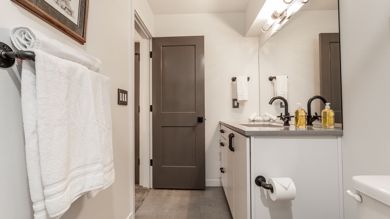 Photo of Bathroom in Broadway