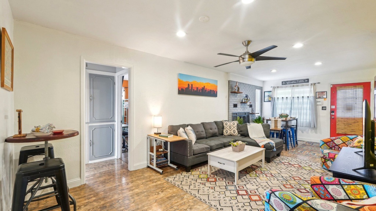 Photo of Livingroom in Lamar Heights Area