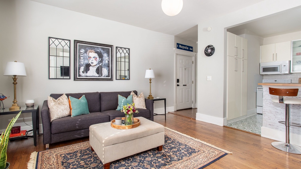 Photo of Livingroom in Hillsboro Village