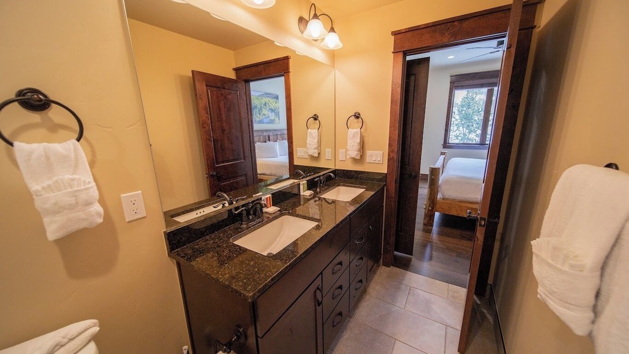Photo of Bathroom in River Run