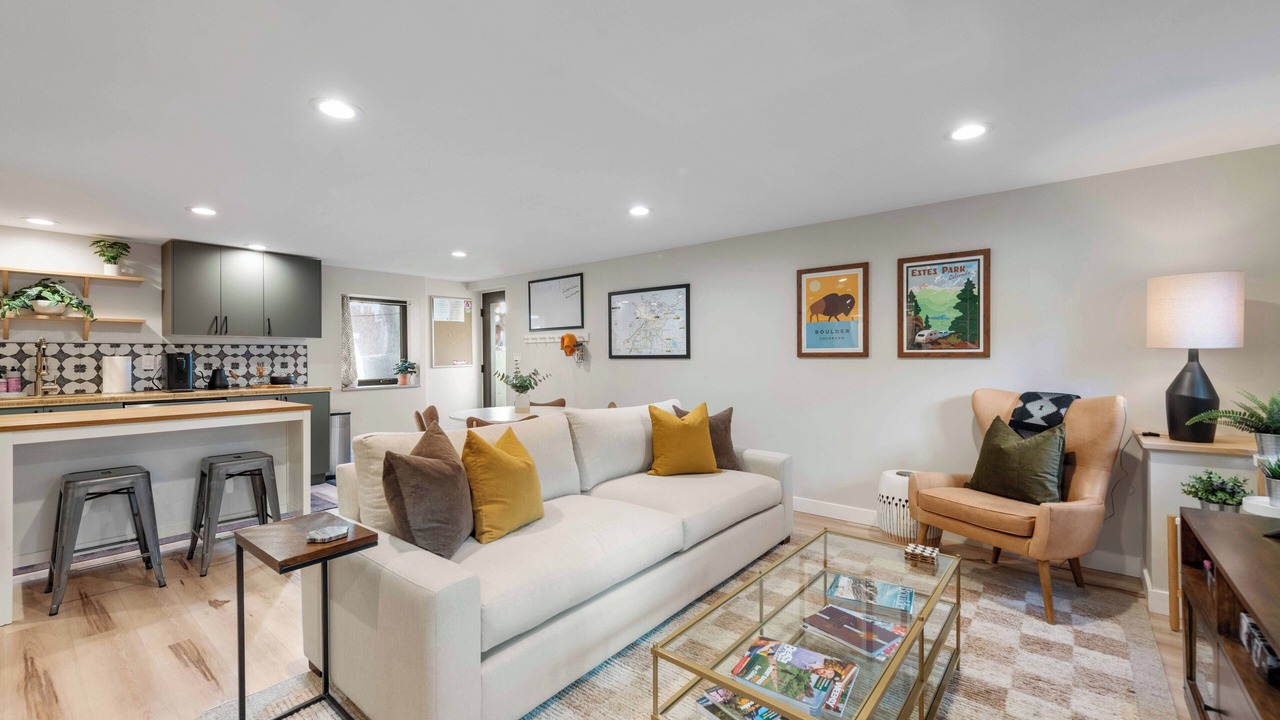 Photo of Livingroom in Gunbarrel
