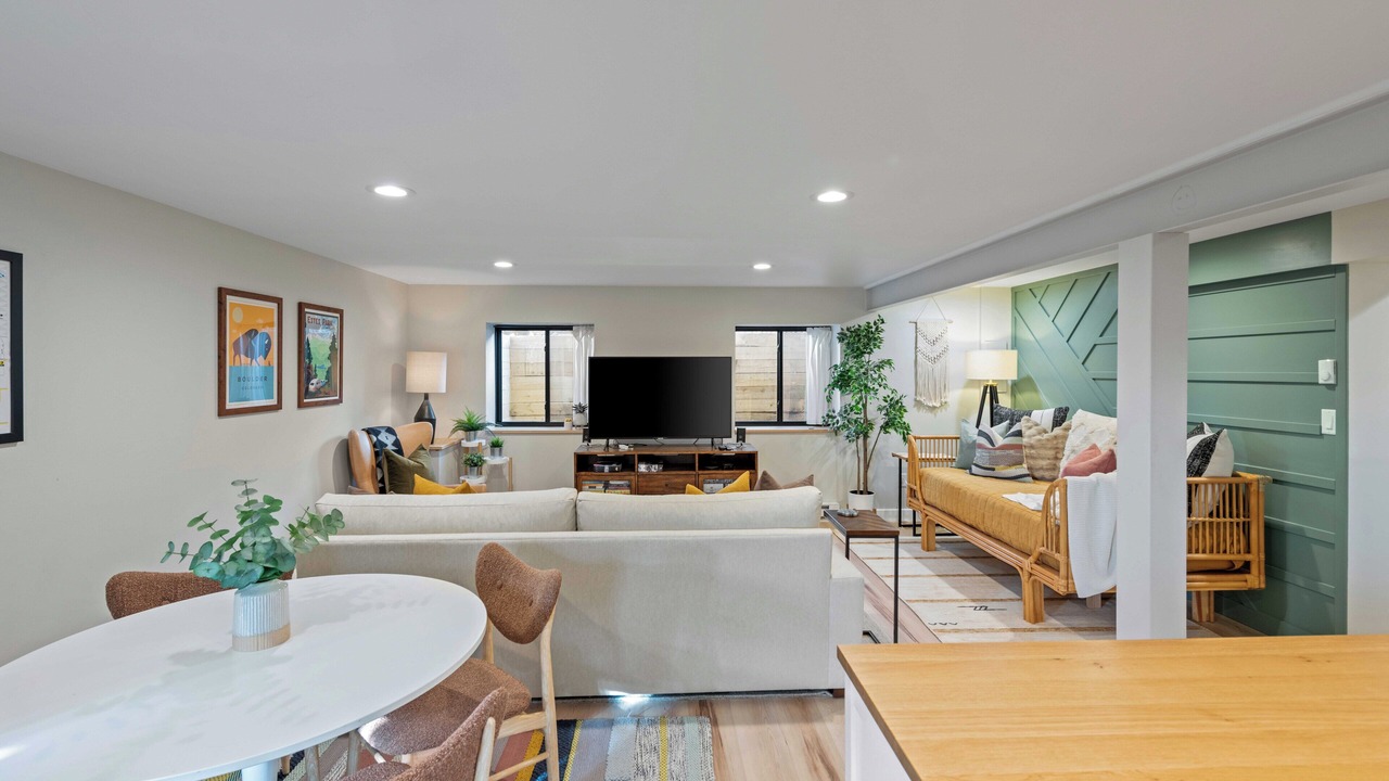 Photo of Livingroom in Gunbarrel