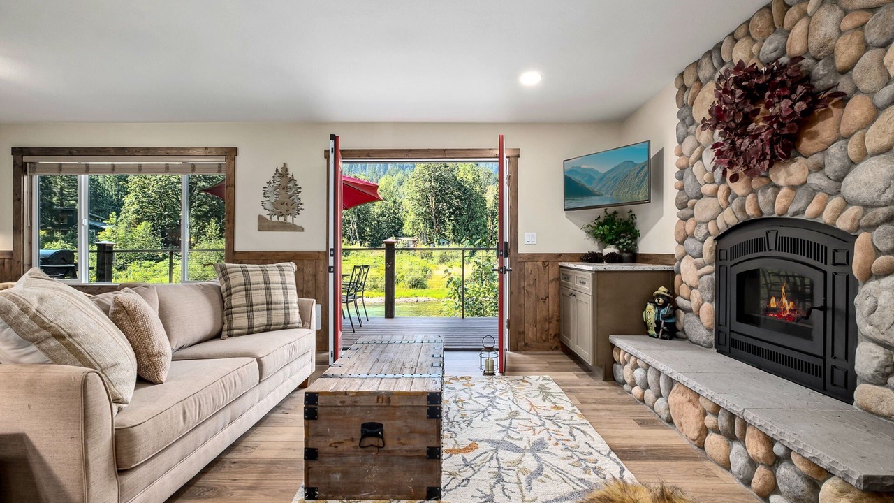 Photo of Livingroom in Gold Bar