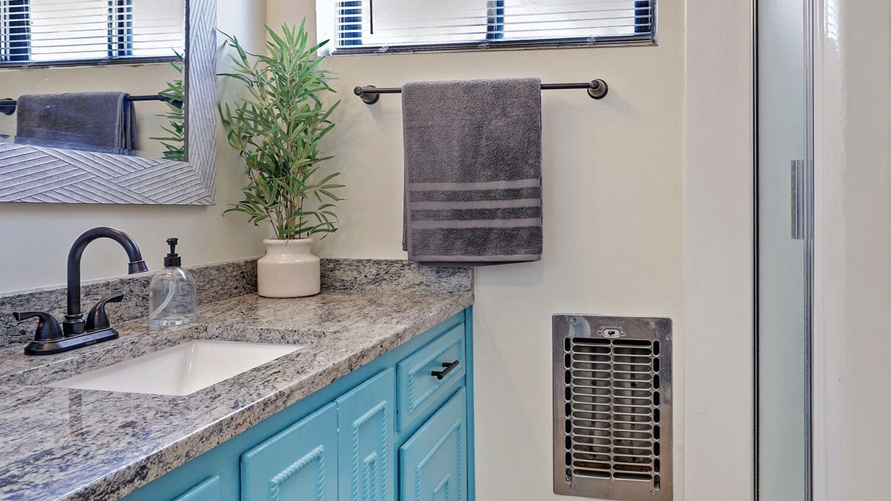 Photo of Bathroom in Rio Grande Blvd