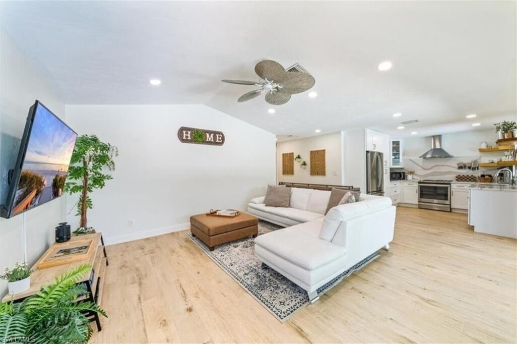Photo of Livingroom in Naples Park