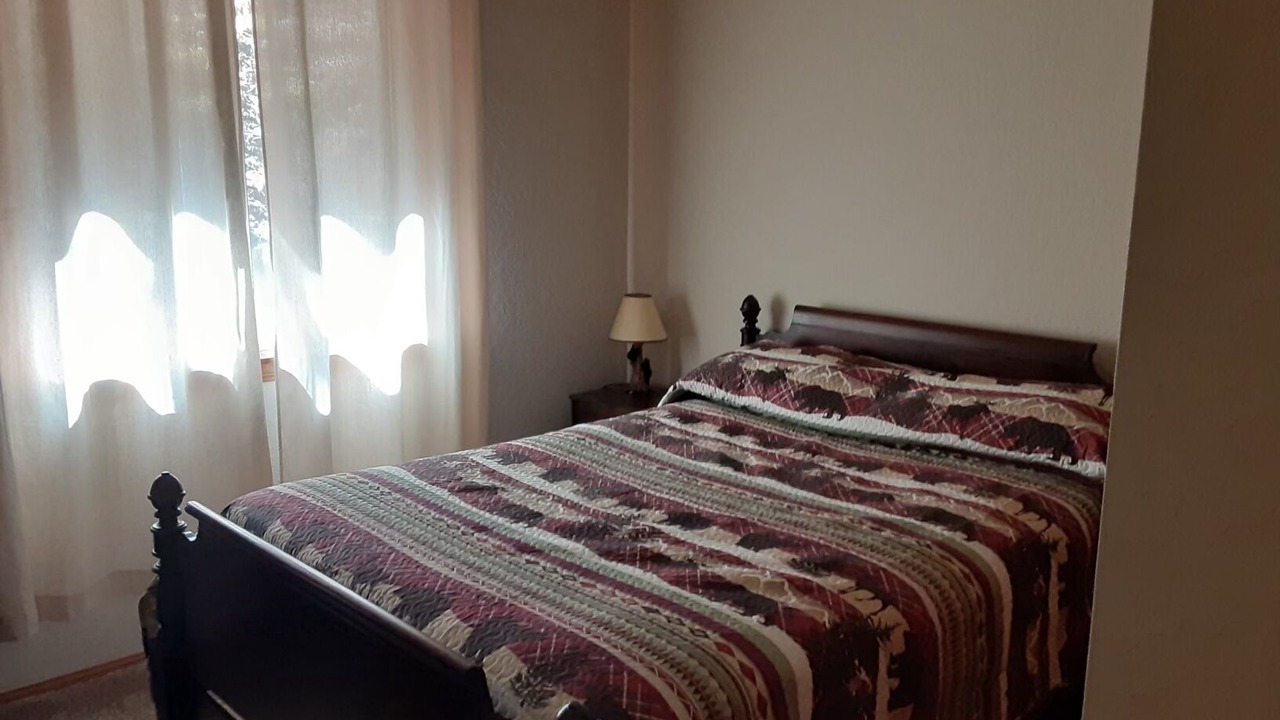 Photo of Bedroom in Crestline