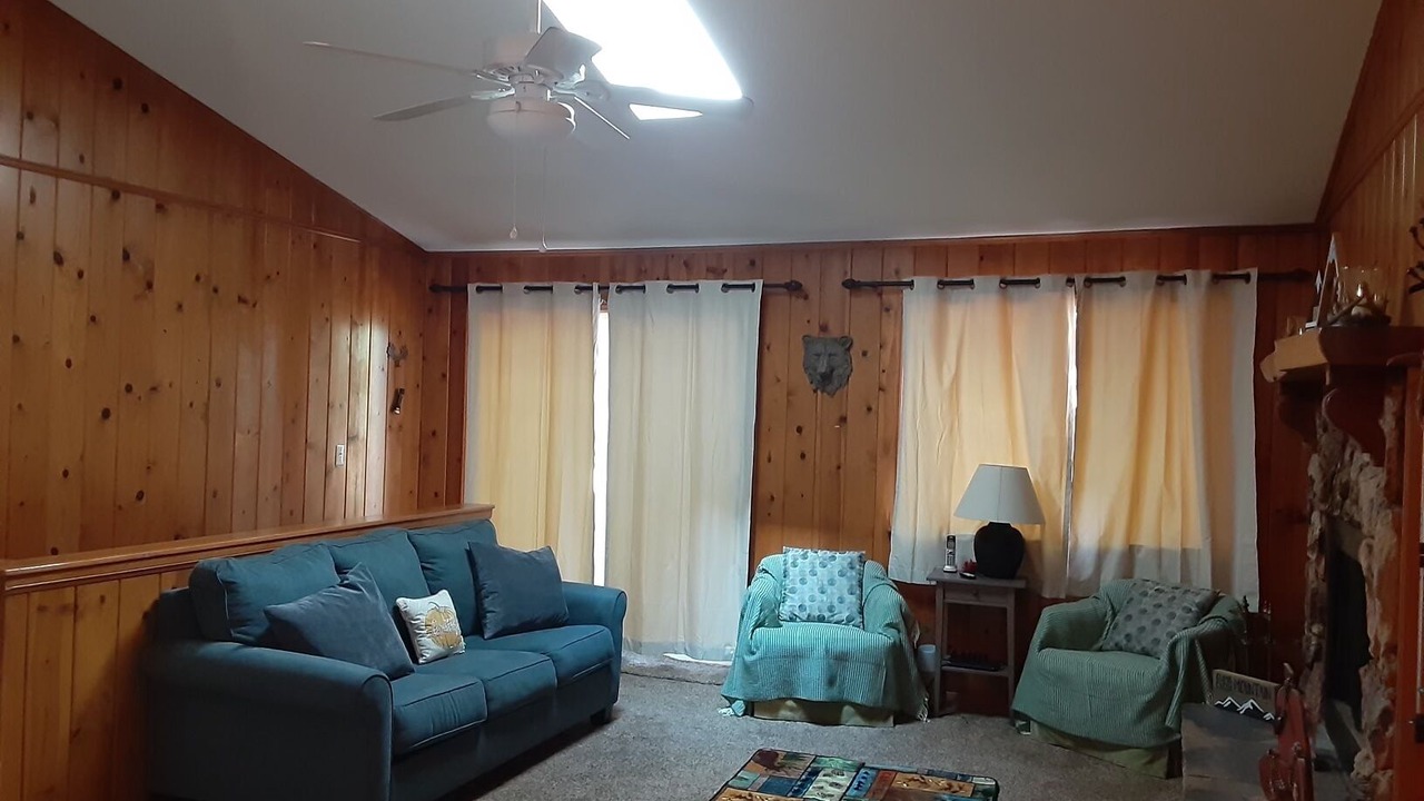 Photo of Livingroom in Crestline