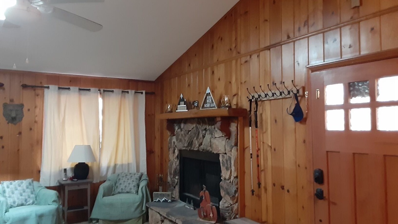 Photo of Livingroom in Crestline