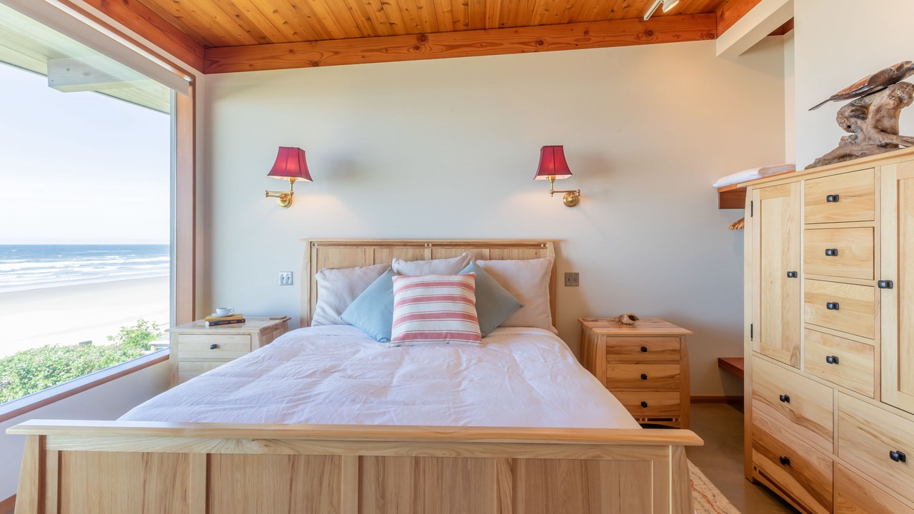 Photo of Bedroom in Arch Cape