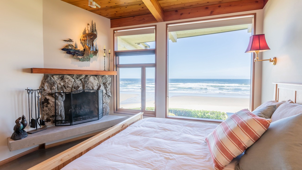 Photo of Bedroom in Arch Cape
