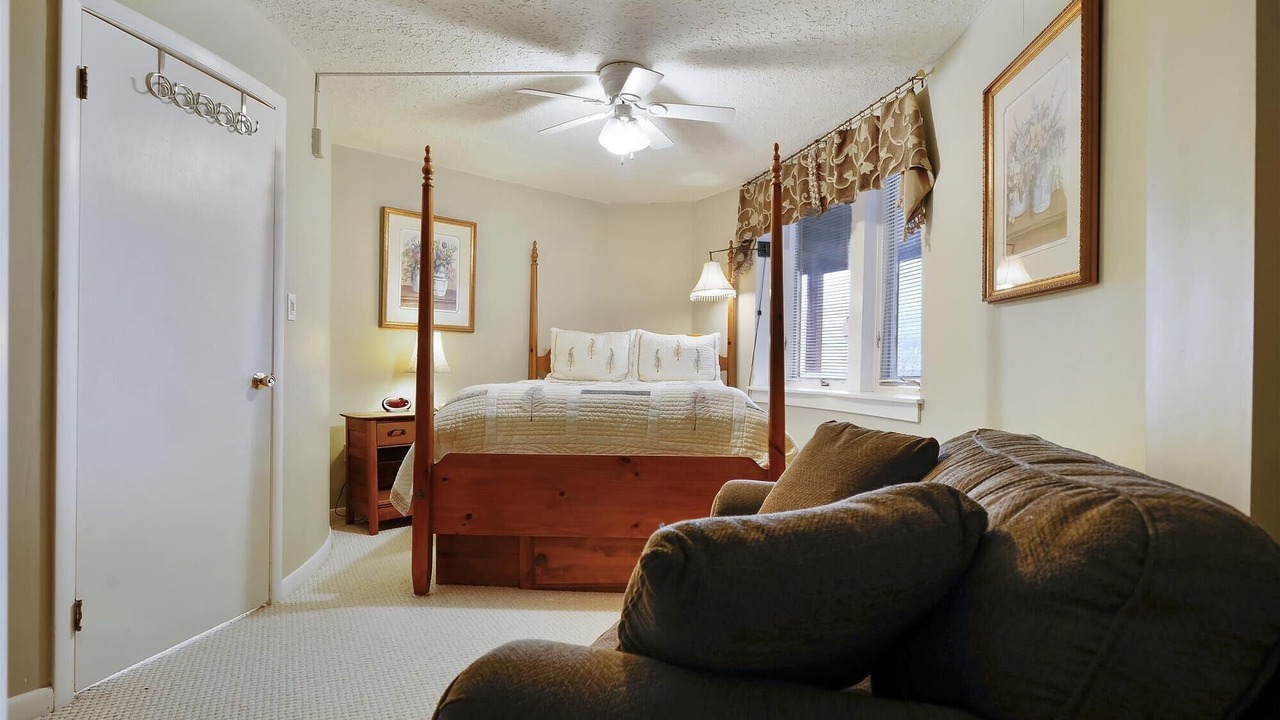 Photo of Bedroom in Old Timberline