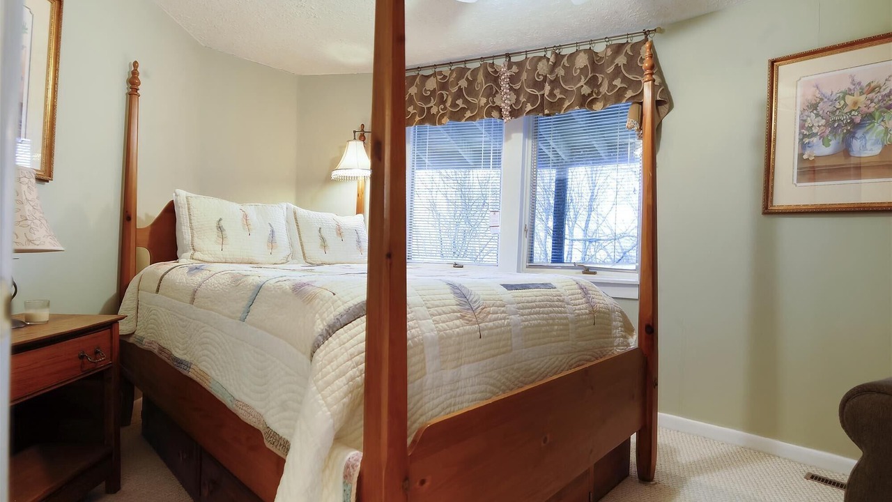 Photo of Bedroom in Old Timberline
