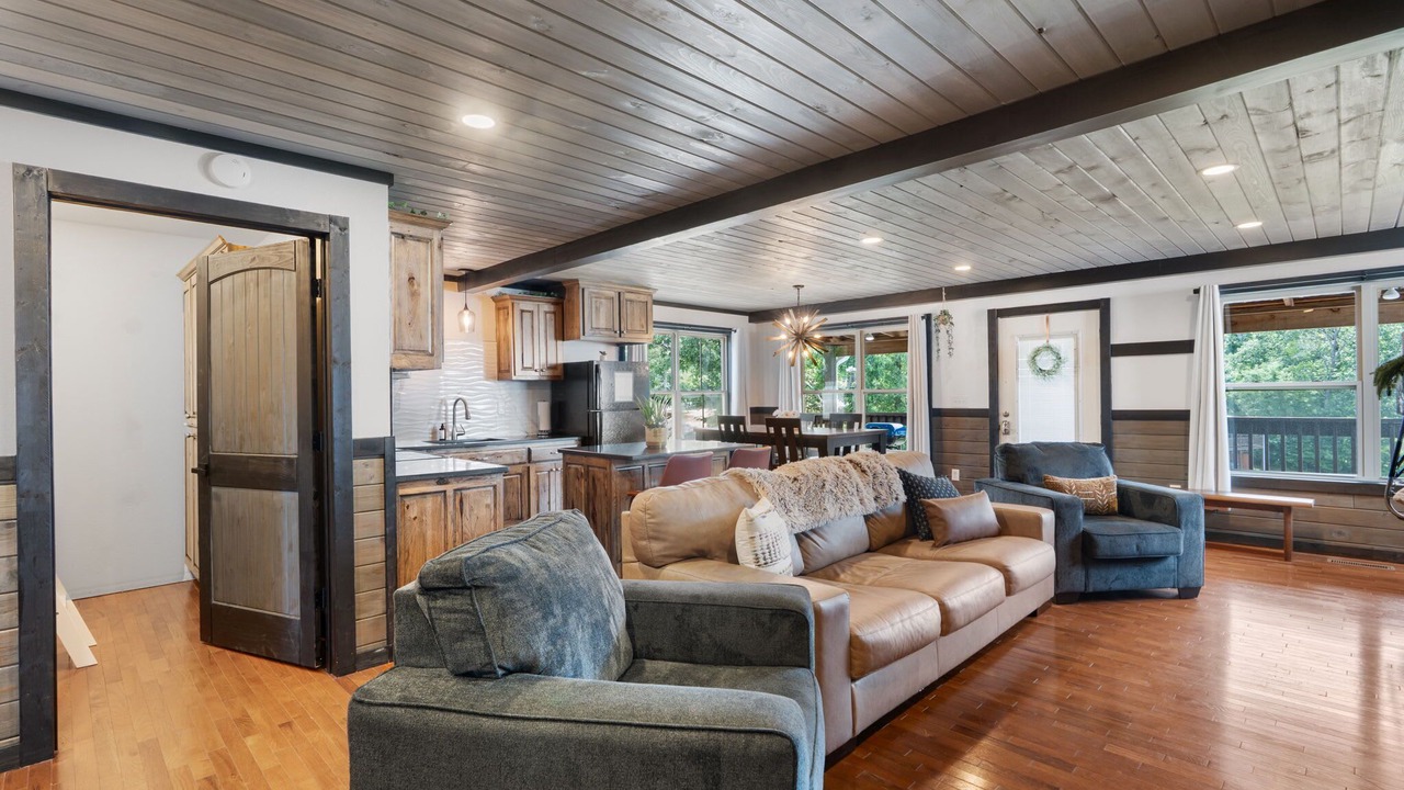 Photo of Livingroom in South Pittsburg