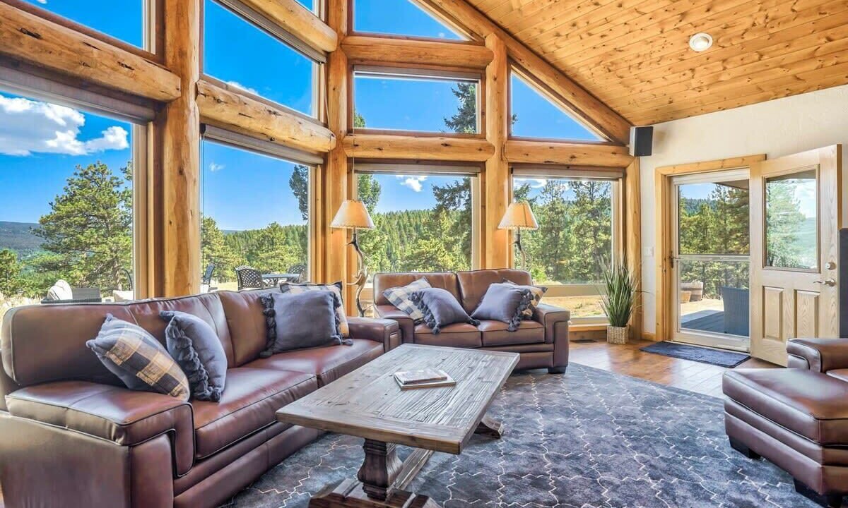 Photo of Livingroom in Woodland Park
