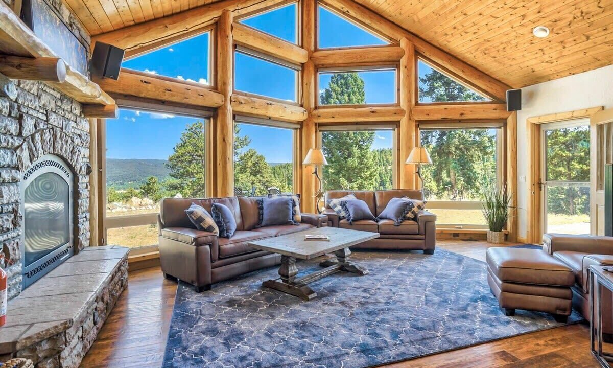 Photo of Livingroom in Woodland Park