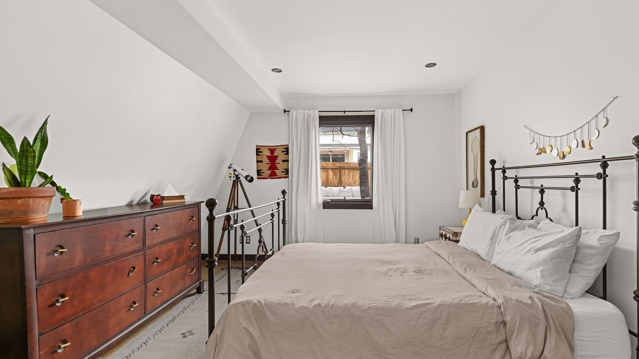 Photo of Bedroom in Shelby Hills