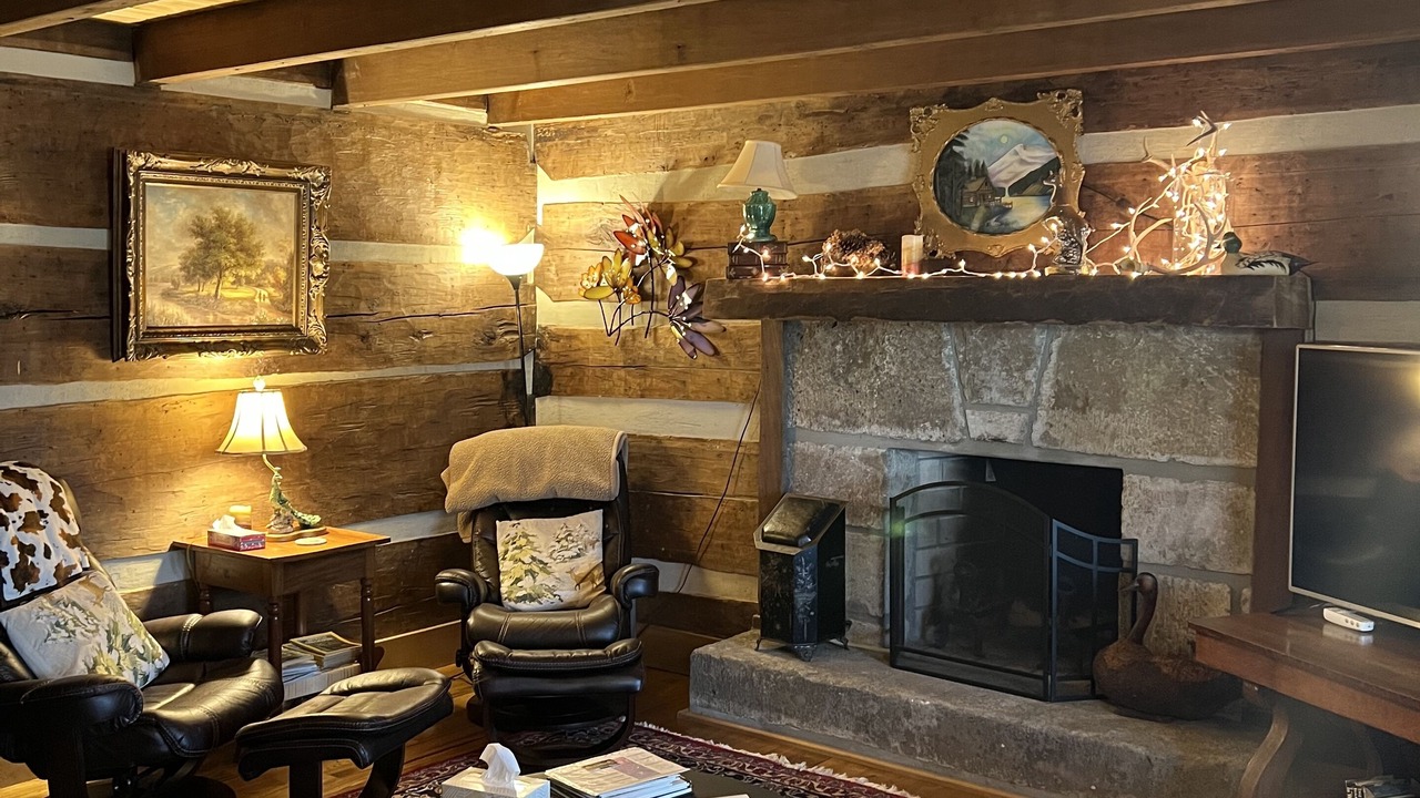 Photo of Livingroom in Dixon Springs