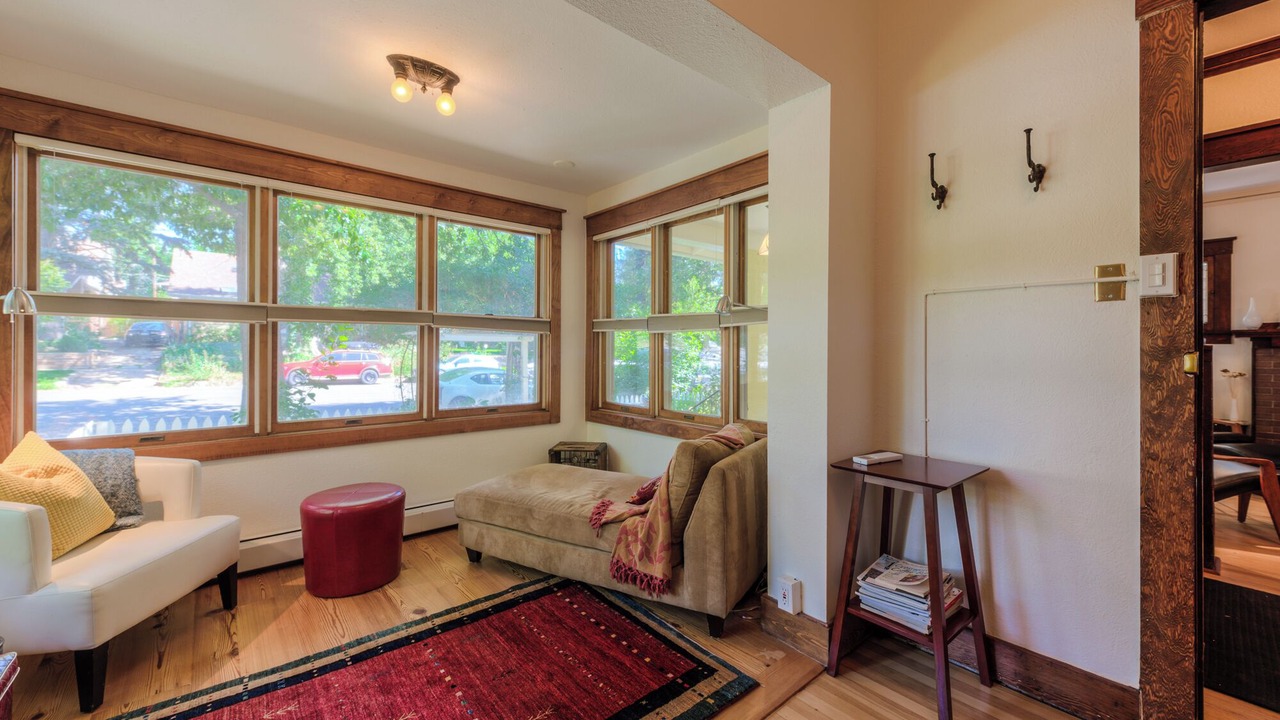 Photo of Livingroom in Downtown