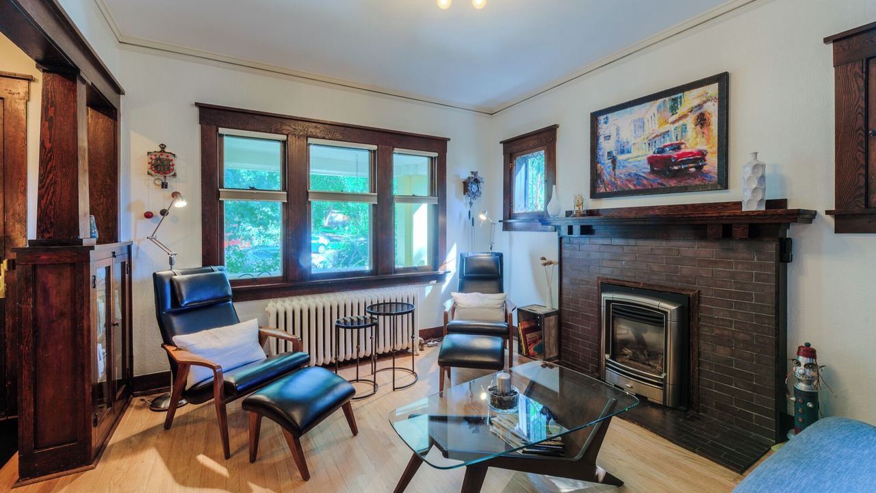 Photo of Livingroom in Downtown