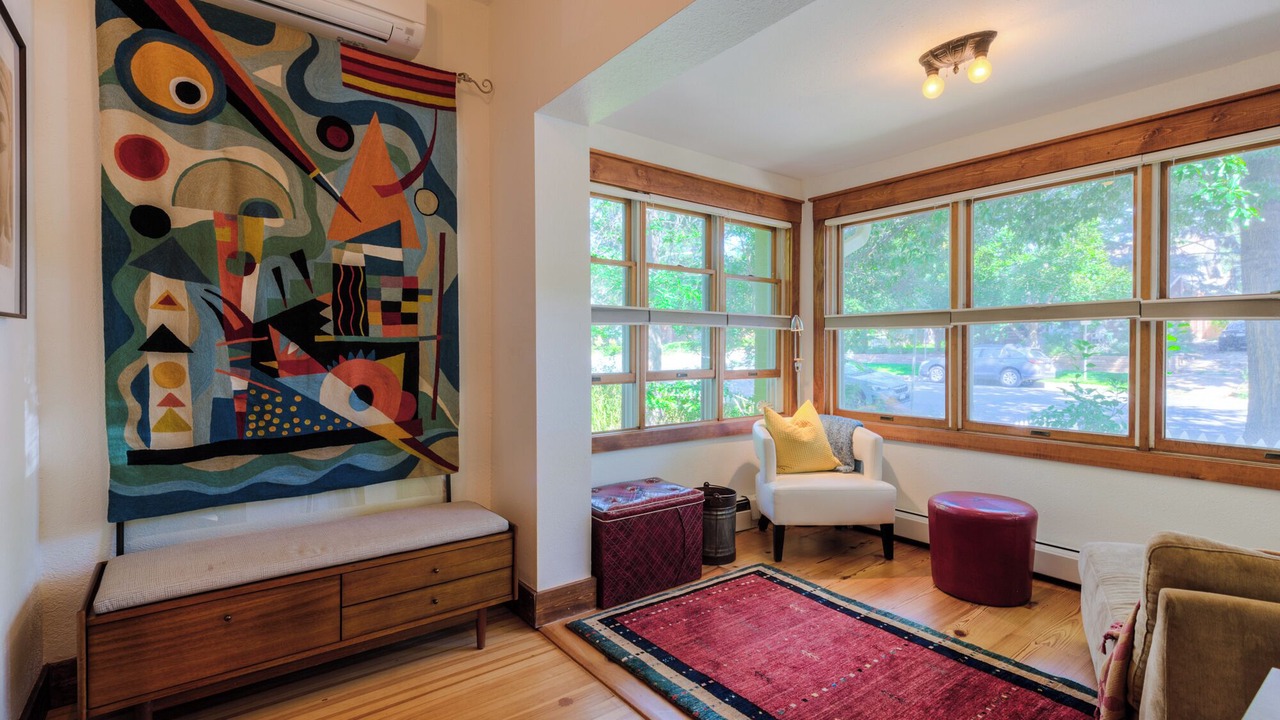Photo of Livingroom in Downtown
