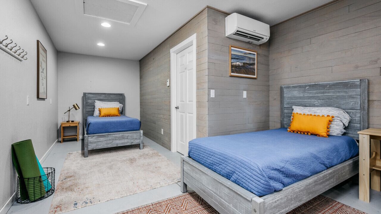 Photo of Bedroom in Maple City