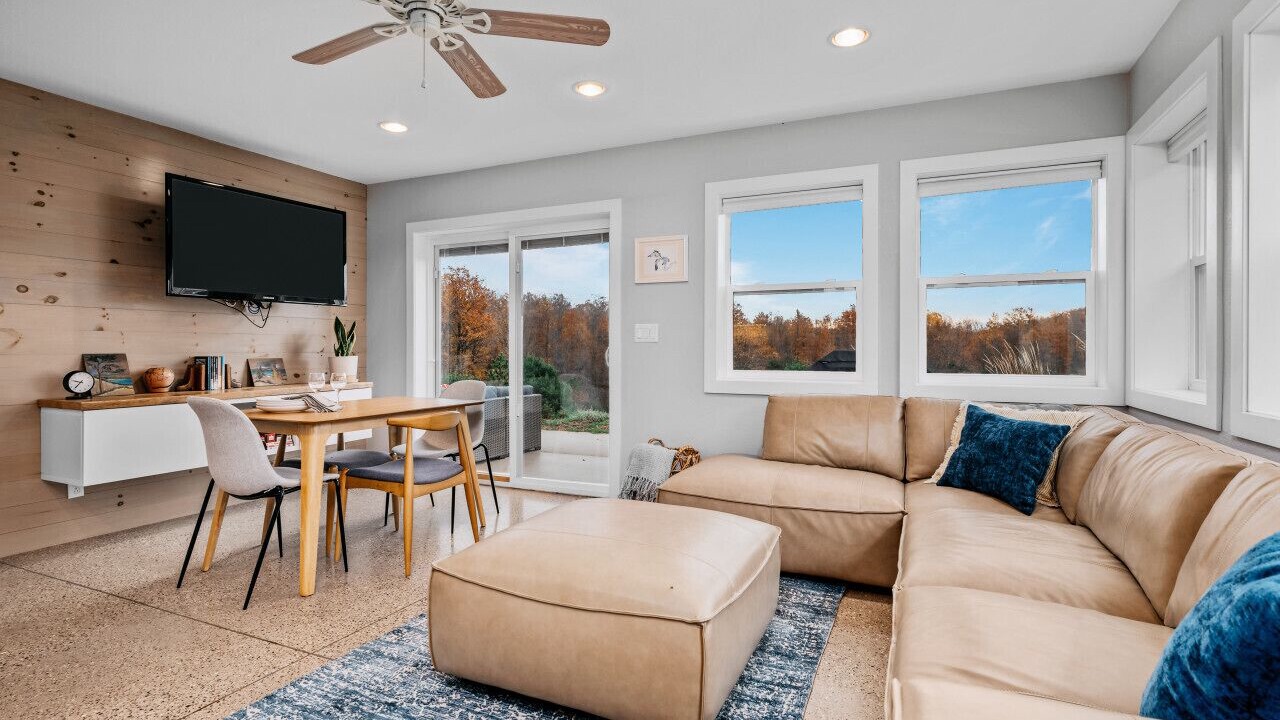 Photo of Livingroom in Maple City