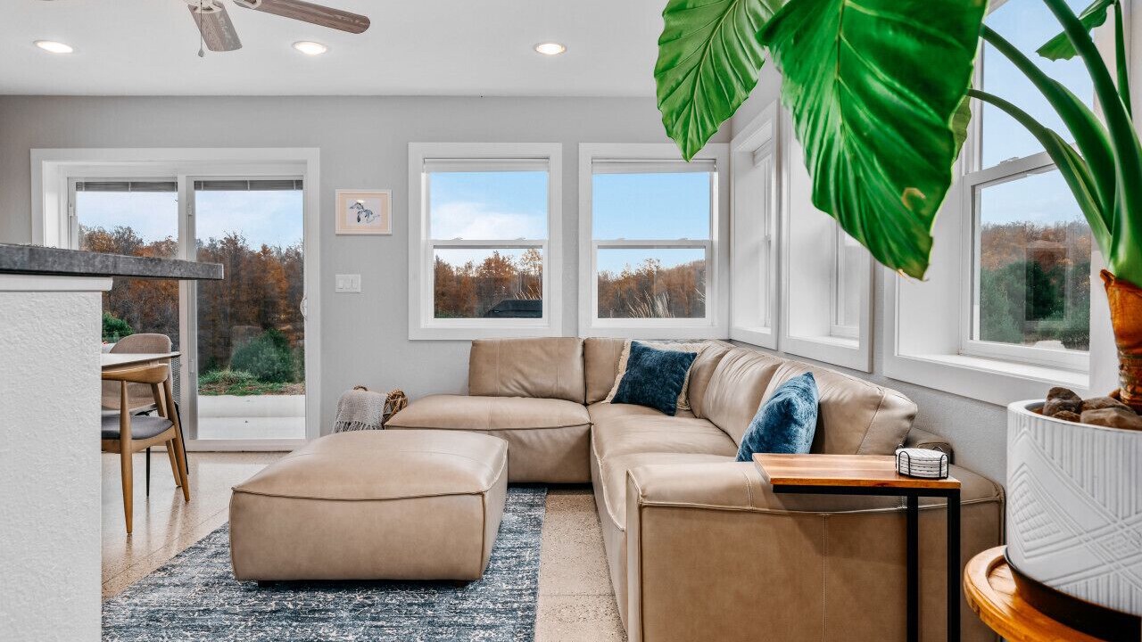 Photo of Livingroom in Maple City
