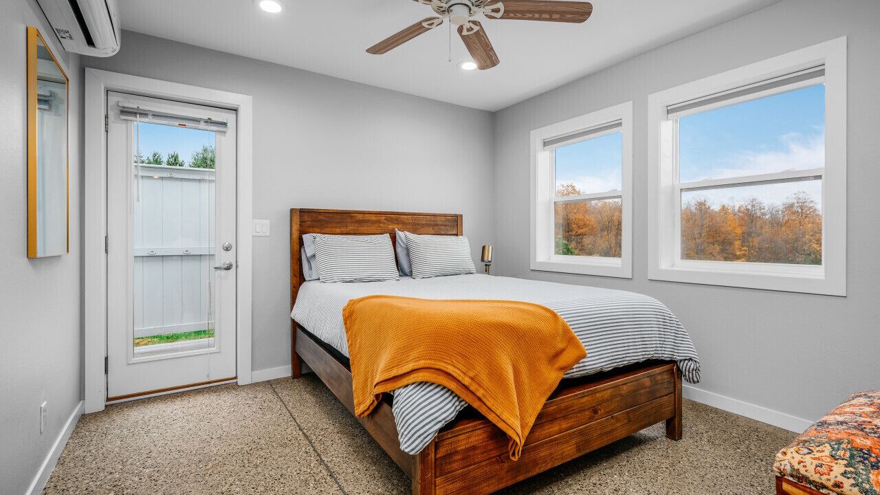 Photo of Bedroom in Maple City
