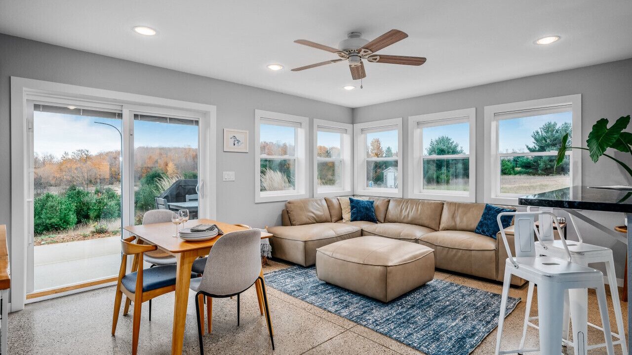 Photo of Livingroom in Maple City