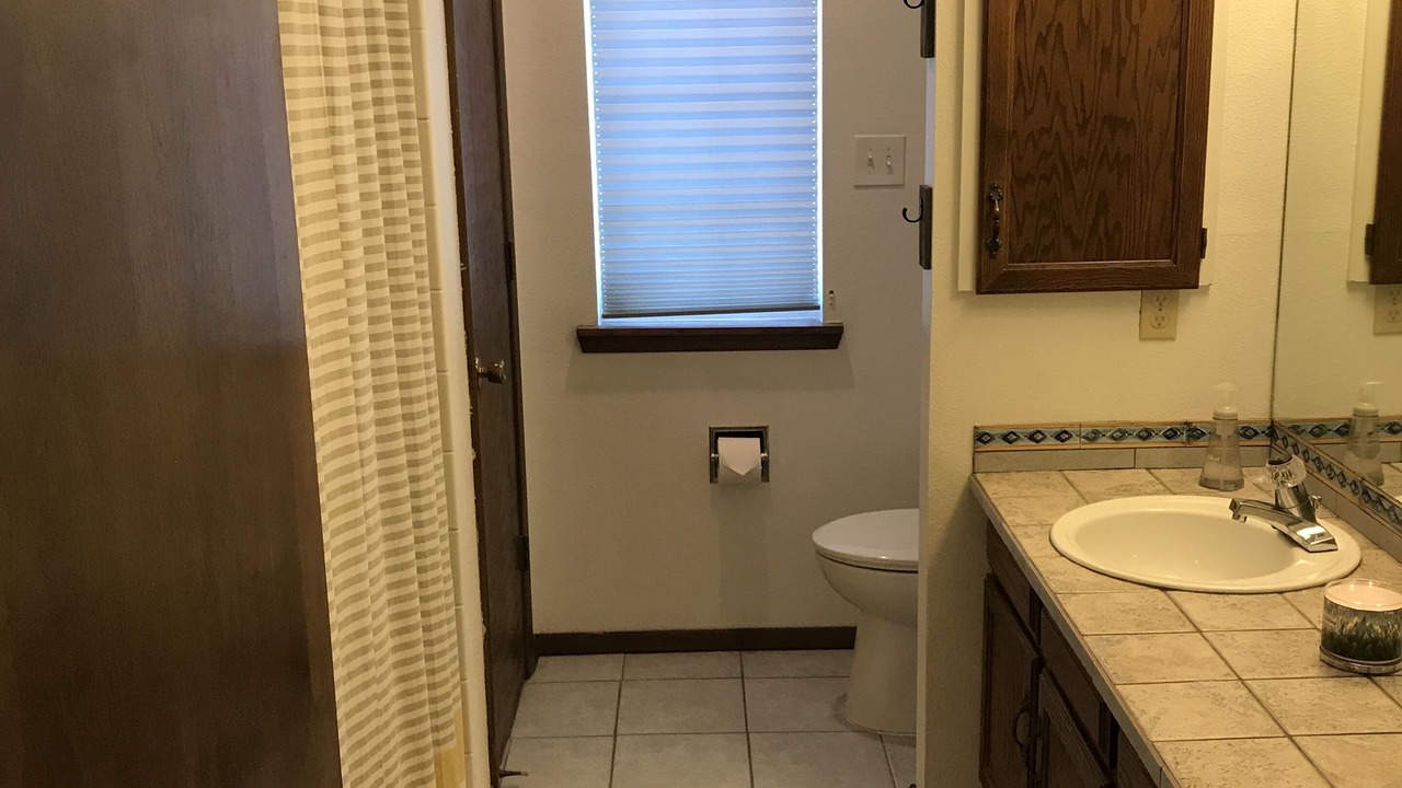 Photo of Bathroom in Aztec