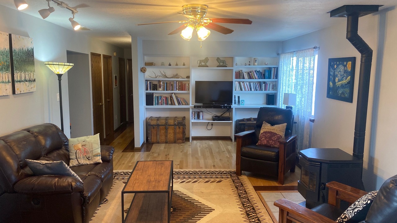 Photo of Livingroom in Aztec