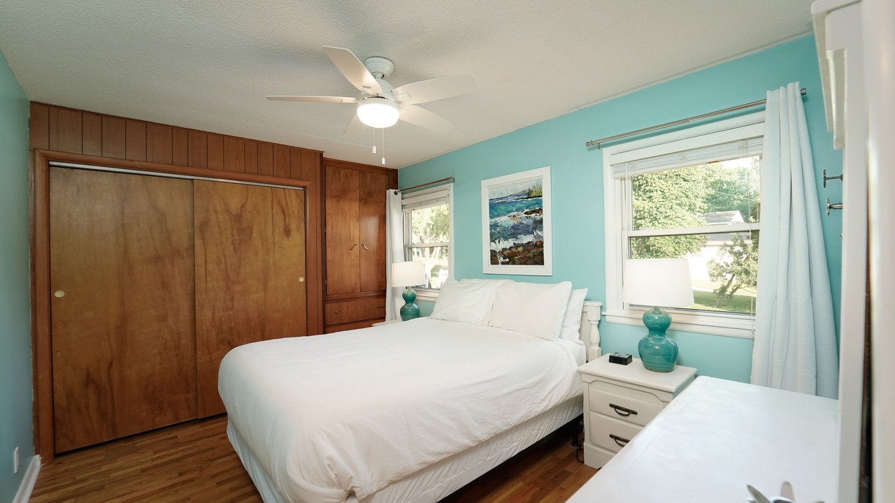 Photo of Bedroom in Paw Paw Lake