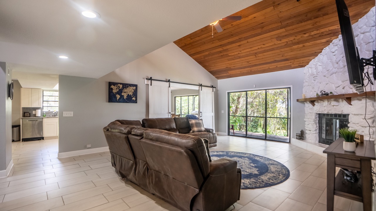 Photo of Livingroom in Temple Crest