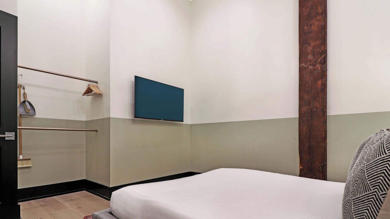 Photo of Bedroom in Arts/Warehouse District