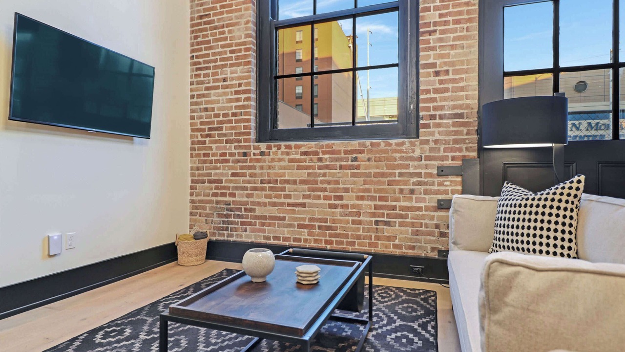 Photo of Livingroom in Arts/Warehouse District