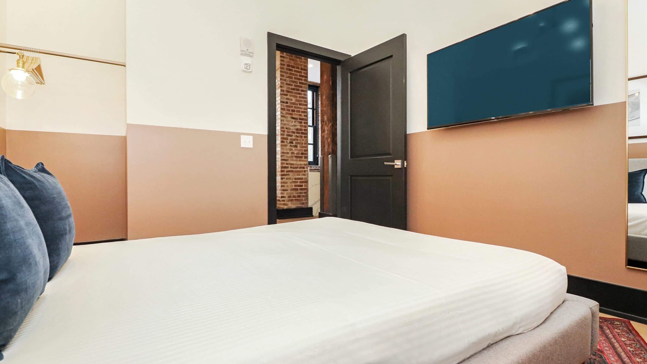 Photo of Bedroom in Arts/Warehouse District