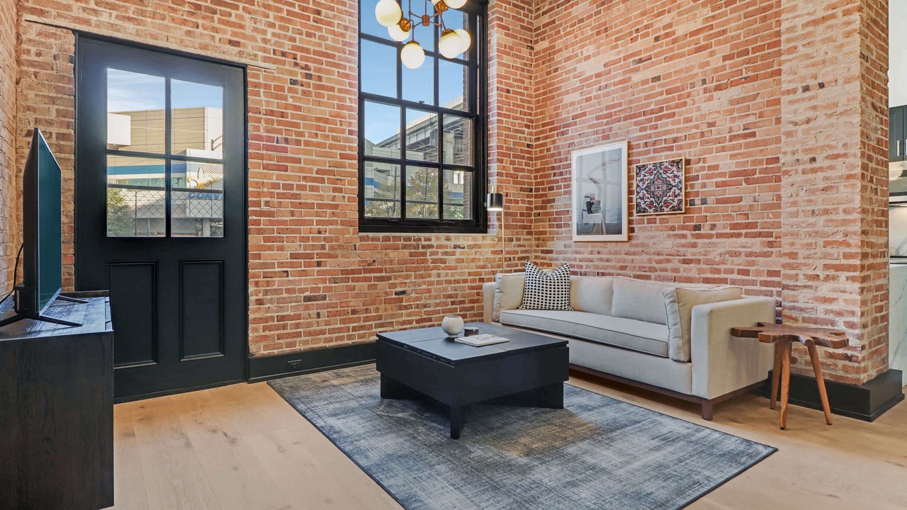 Photo of Livingroom in Arts/Warehouse District