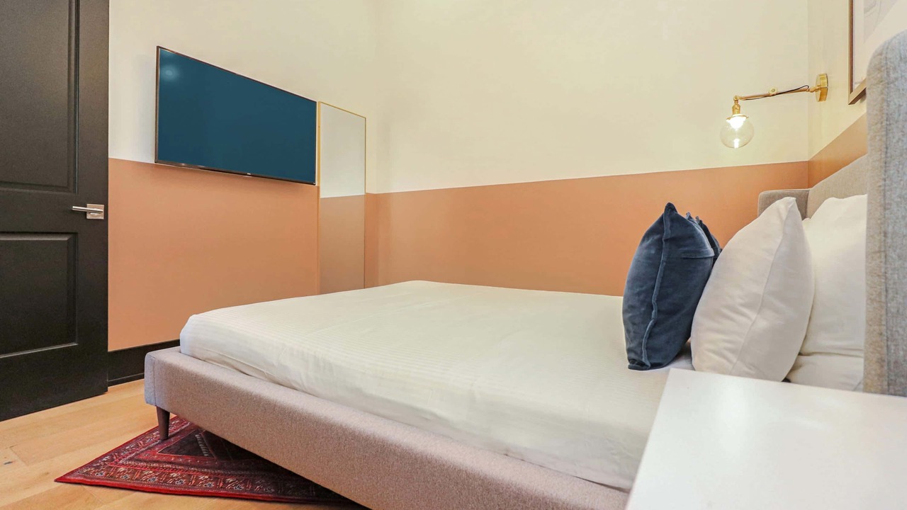 Photo of Bedroom in Arts/Warehouse District