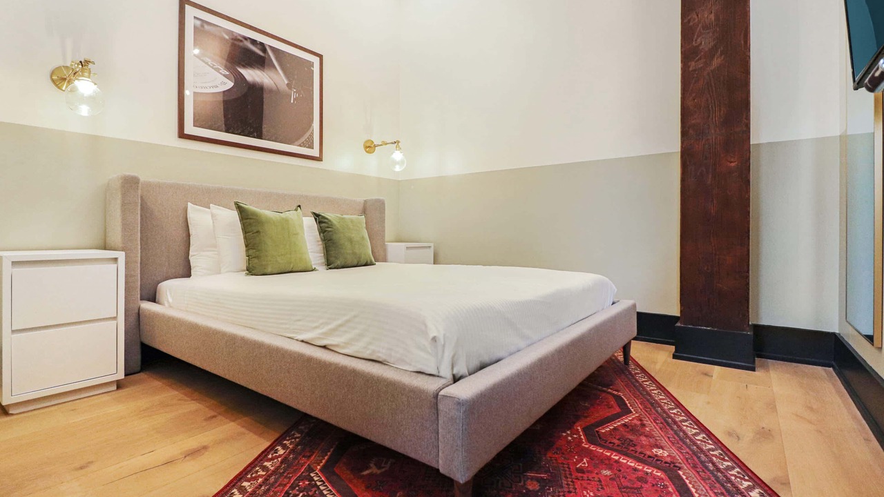 Photo of Bedroom in Arts/Warehouse District