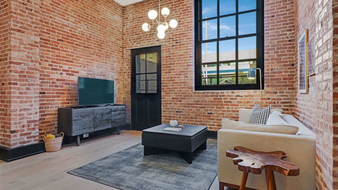Photo of Livingroom in Arts/Warehouse District