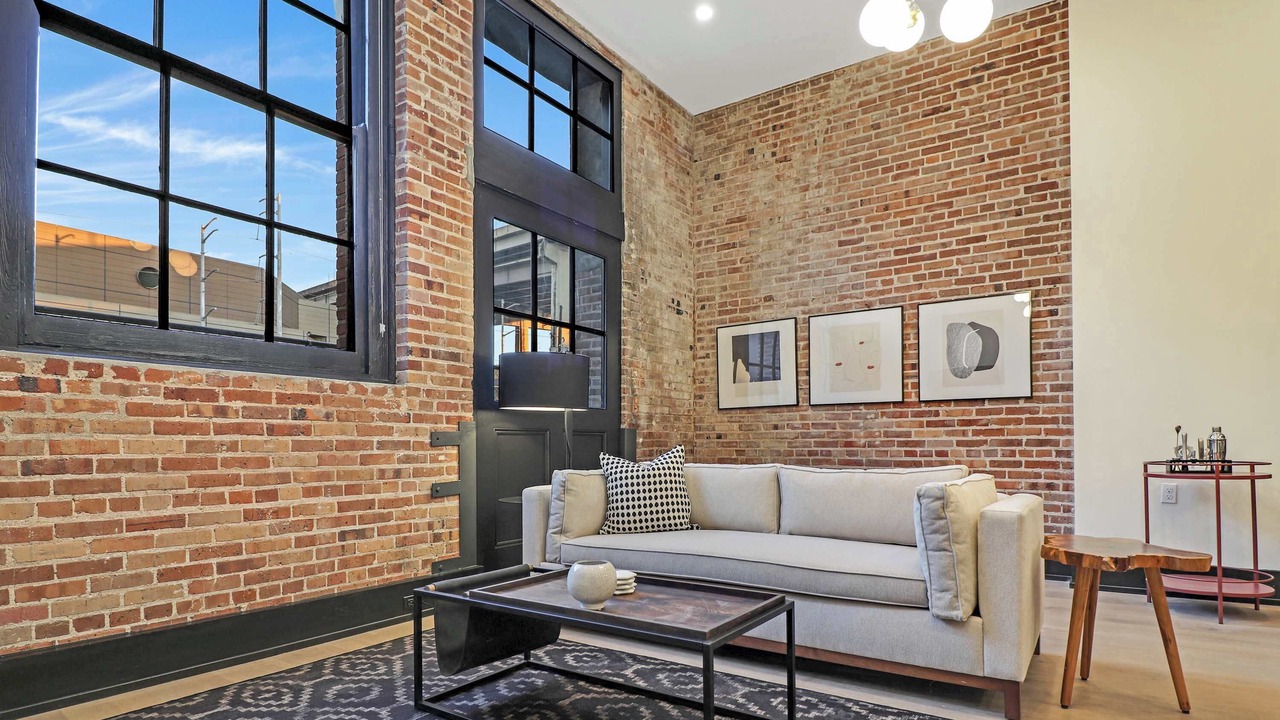 Photo of Livingroom in Arts/Warehouse District