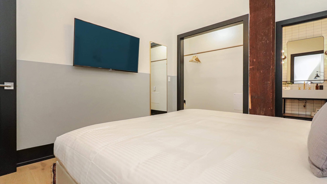 Photo of Bedroom in Arts/Warehouse District